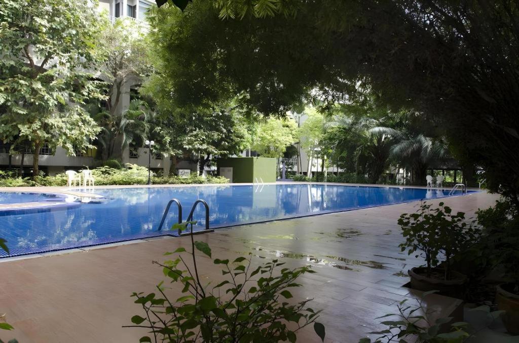 Town In Town Gardent Resort Bangkok Exterior photo