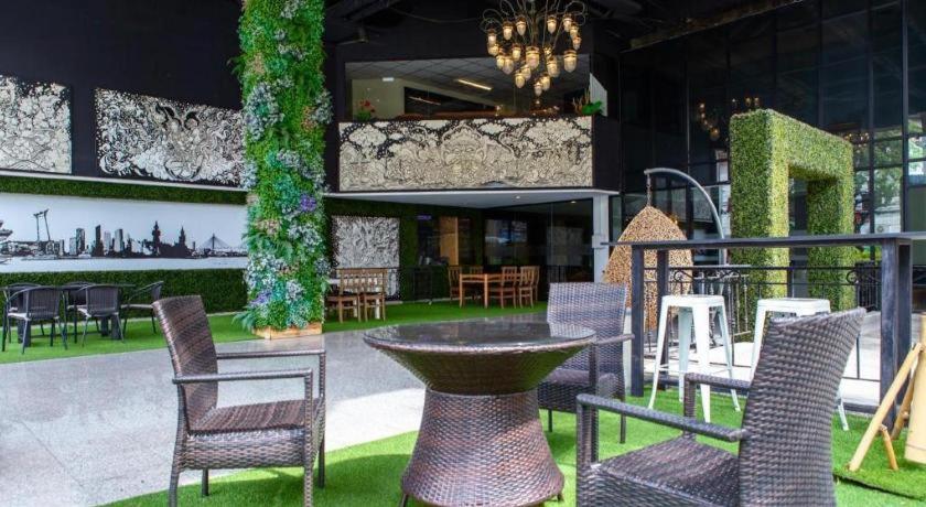 Town In Town Gardent Resort Bangkok Exterior photo
