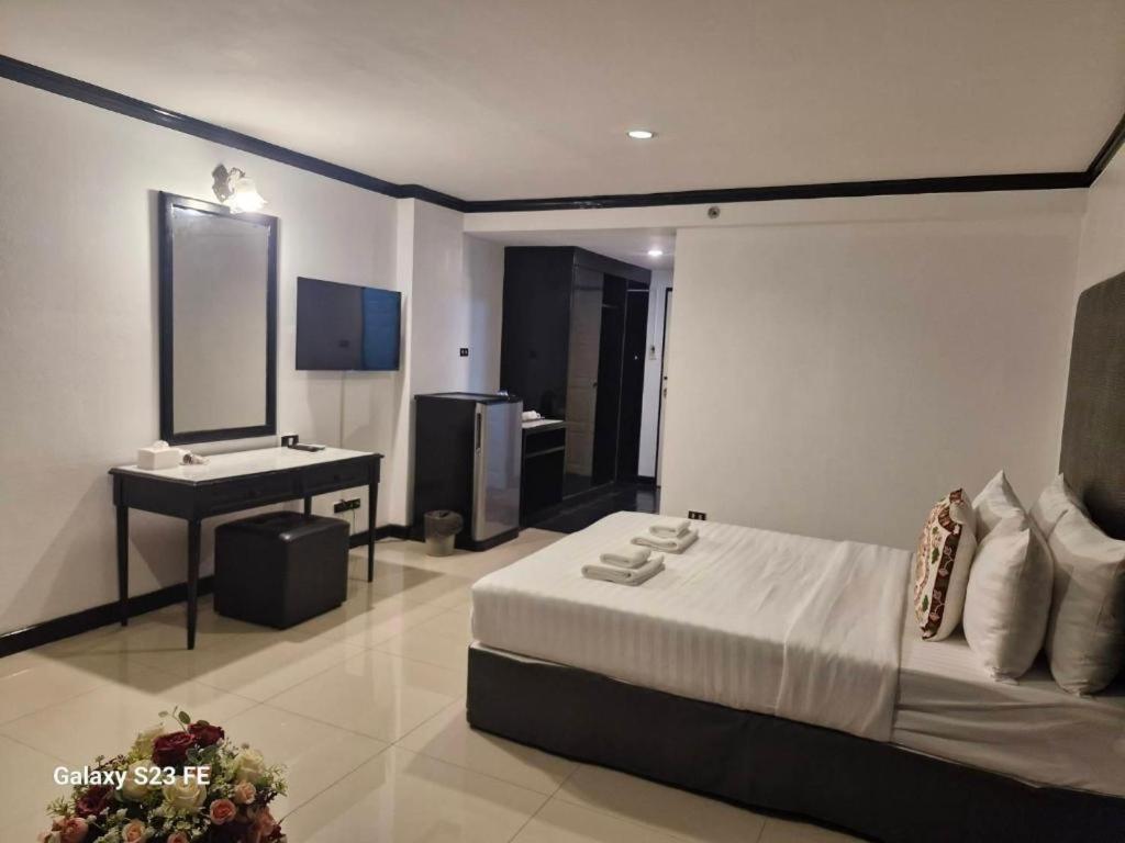 Town In Town Gardent Resort Bangkok Exterior photo