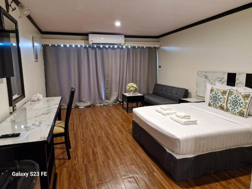 Town In Town Gardent Resort Bangkok Exterior photo