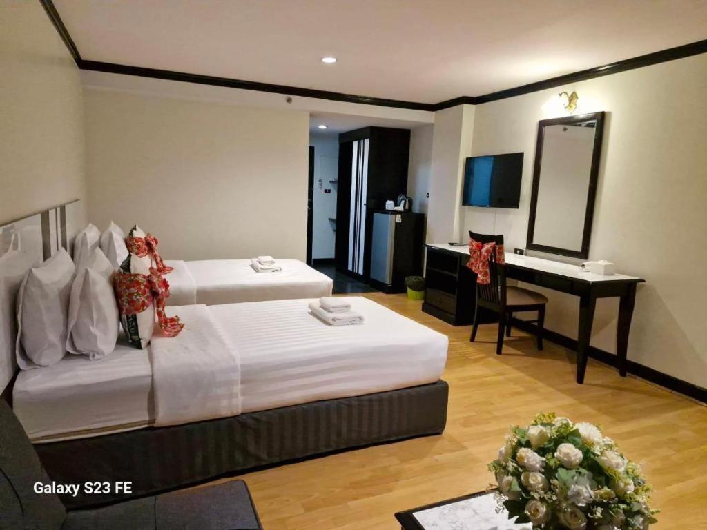 Town In Town Gardent Resort Bangkok Exterior photo