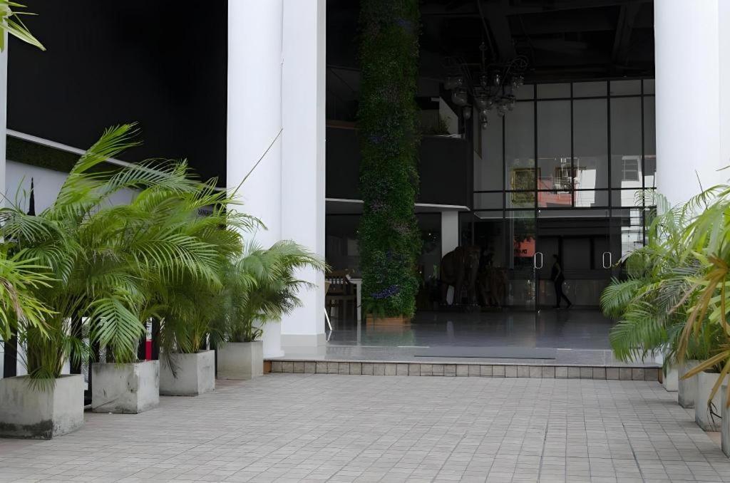 Town In Town Gardent Resort Bangkok Exterior photo